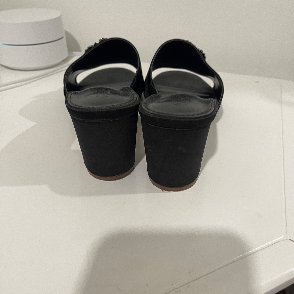 SHOES - Picture 3 of 5